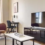Appartement Moderne De Trois Chambres