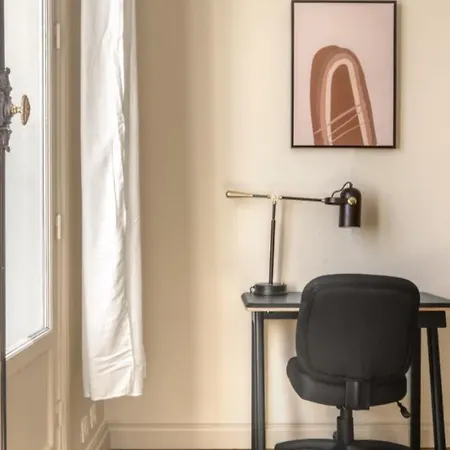 Appartement Moderne De Trois Chambres